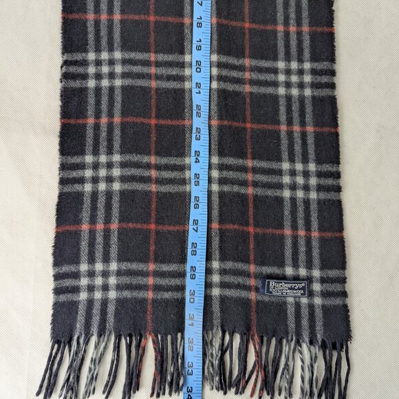 Burberrys Lambswool Scarf Black – Unisex Classic Check – Pre-Owned – Cozy Luxury - Picture 6 of 9